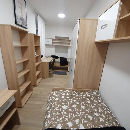 Railway Station Modern Apartamento *